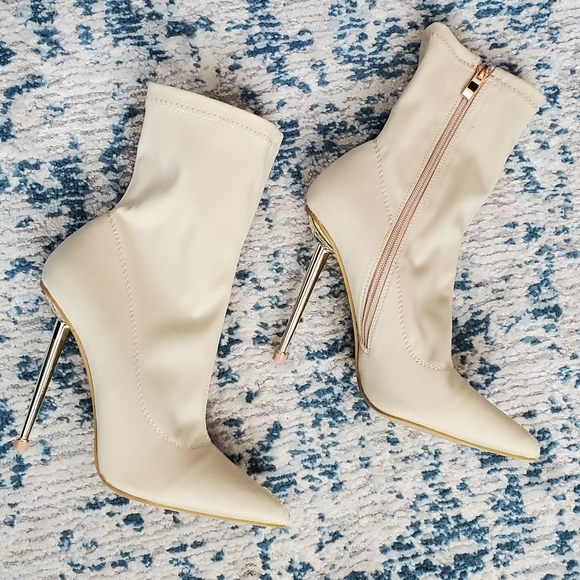 Pretty Little Thing Nude Metal Heeled Boots - Picture 10 of 12